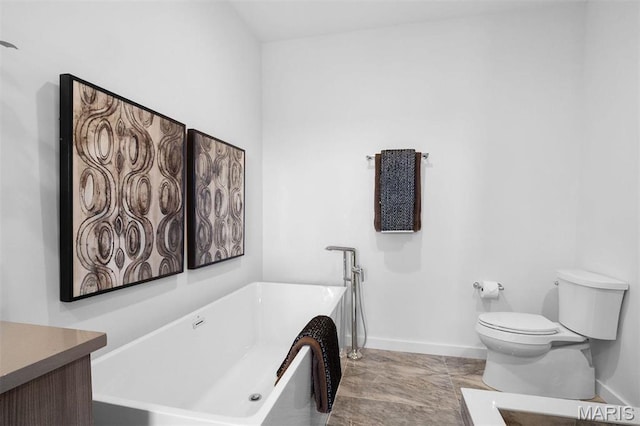 215 N Sarah St Unit 13, Saint Louis, MO 63108 - full bathroom featuring a freestanding bath, baseboards, and toilet