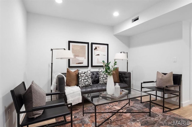 215 N Sarah St Unit 13, Saint Louis, MO 63108 - living room featuring wood finished floors, recessed lighting, and baseboards