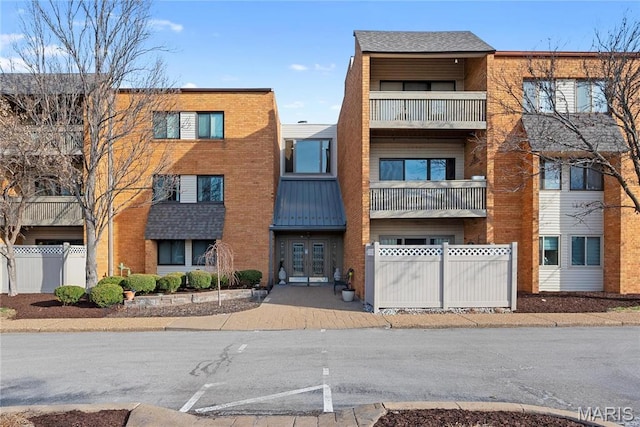 950 E Rue De La Banque Unit 110, Creve Coeur, MO 63141 - view of apartment building / complex