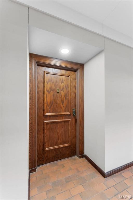 950 E Rue De La Banque Unit 110, Creve Coeur, MO 63141 - view of doorway to property