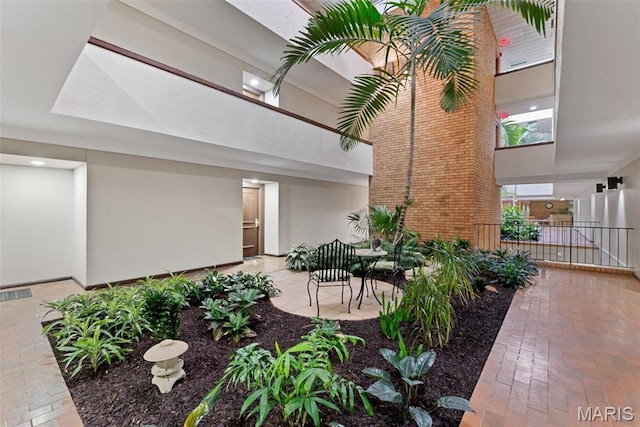 950 E Rue De La Banque Unit 110, Creve Coeur, MO 63141 - exterior space with a patio