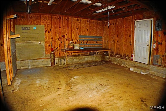 2202 Holland St, Alton, IL 62002 - garage featuring a workshop area