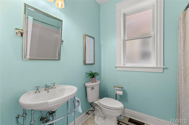 2811 Shenandoah Ave, Saint Louis, MO 63104 - full bath featuring baseboards and tile patterned floors