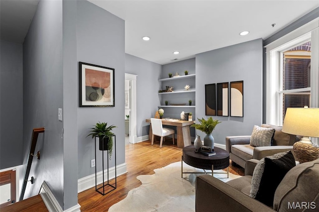2811 Shenandoah Ave, Saint Louis, MO 63104 - living area with wood finished floors and recessed lighting