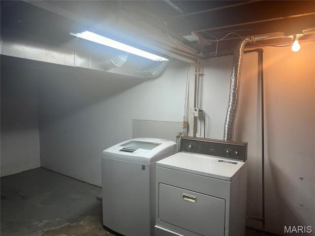 9100 Gedde Ave, Saint Louis, MO 63134 - laundry area featuring washer and clothes dryer