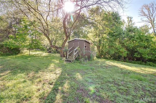 40 Country Ln, Wood River, IL 62095 - view of grassy yard with an outbuilding and a storage shed
