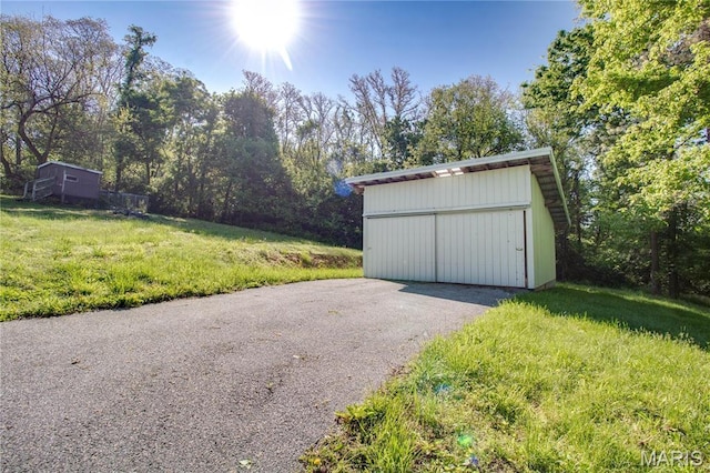 40 Country Ln, Wood River, IL 62095 - view of outdoor structure featuring an outbuilding