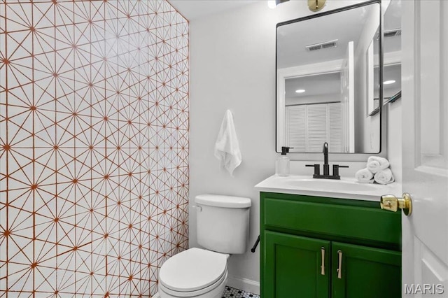 704 Soulard St Unit 704, Saint Louis, MO 63104 - full bathroom with toilet, vanity, and a shower with curtain