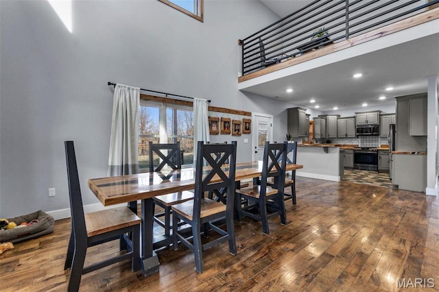 284 Ridge Rd, Oak Ridge, MO 63769 - dining room with dark wood-type flooring, a high ceiling, baseboards, and recessed lighting