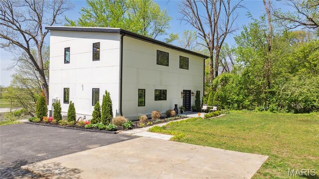 2510 N 89th St, Caseyville, IL 62232 - view of side of property featuring a yard, stucco siding, and a patio