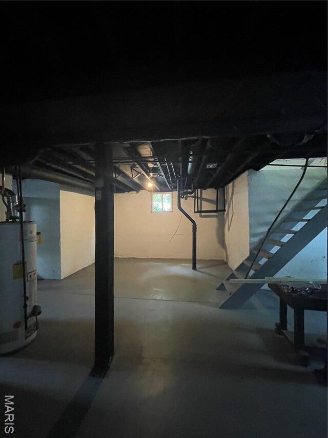 4947 Rosalie St, Saint Louis, MO 63115 - basement featuring gas water heater