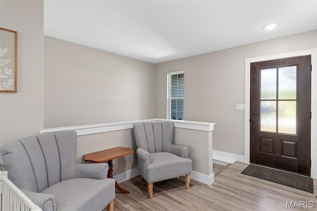 135 Mary Catherine, Waynesville, MO 65583 - foyer entrance featuring light wood-style flooring and baseboards