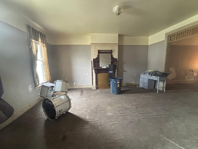 1809 Chestnut St, Hannibal, MO 63401 - unfurnished living room featuring carpet floors