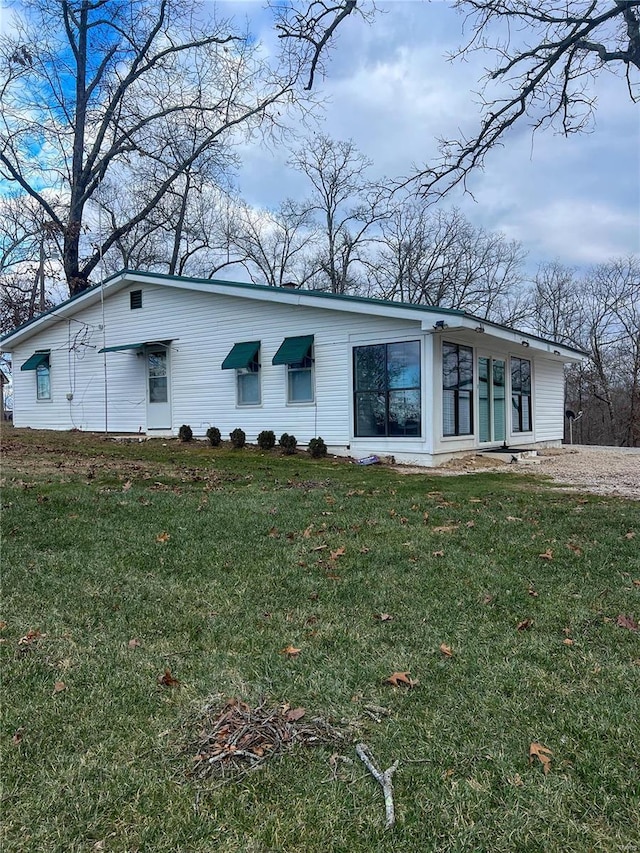 13 Jo Ab Ln, Williamsville, MO 63967 - view of front facade featuring a front lawn