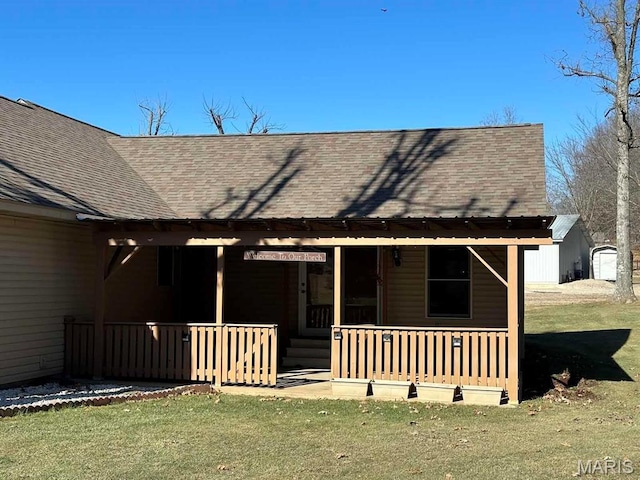 17264 Cedar Hills Dr, Dexter, MO 63841 - view of front of house featuring a shingled roof, a porch, and a front yard