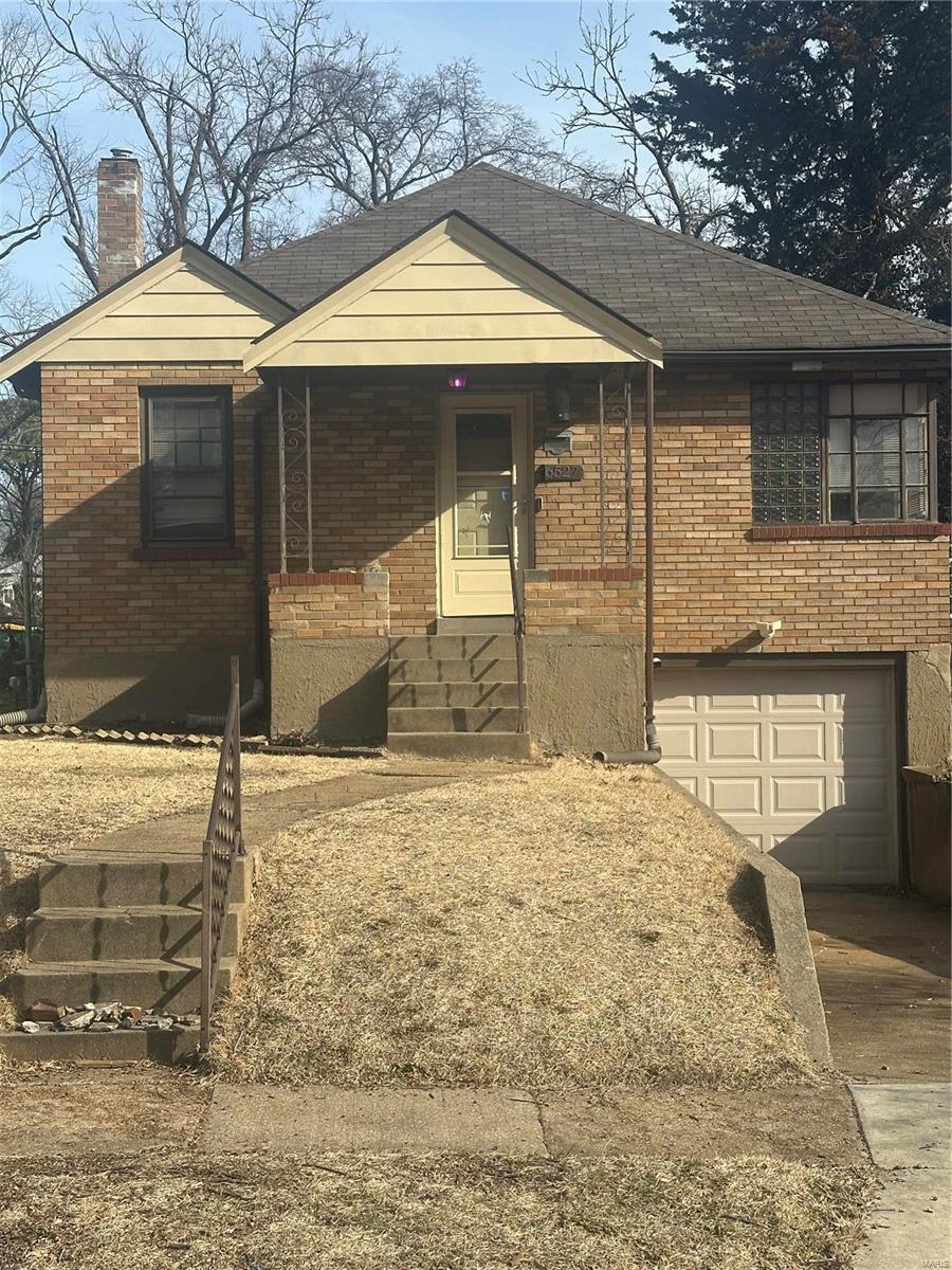 6527 Myron Ave, Velda Village, MO 63121 - photo 1