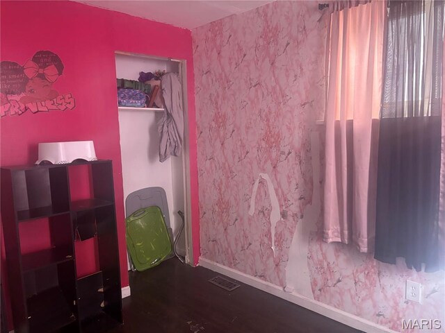 4600 Carrie Ave, Saint Louis, MO 63115 - bedroom featuring wood finished floors and baseboards