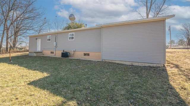 20 W Broadway, Ellsinore, MO 63937 - back of property featuring a yard, crawl space, and central air condition unit