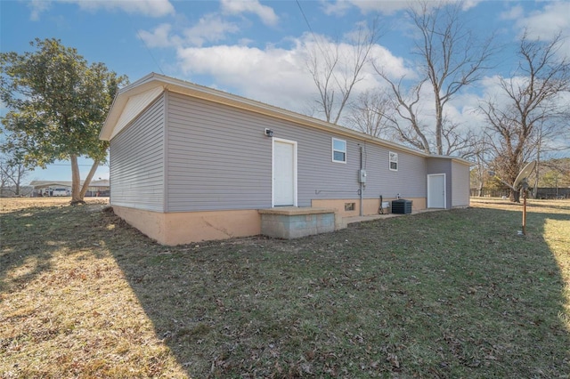 20 W Broadway, Ellsinore, MO 63937 - rear view of house with cooling unit and a lawn