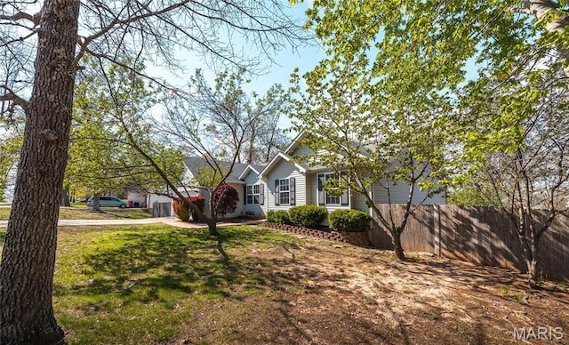 16855 Lemming Ln, Saint Robert, MO 65584 - view of front facade with driveway
