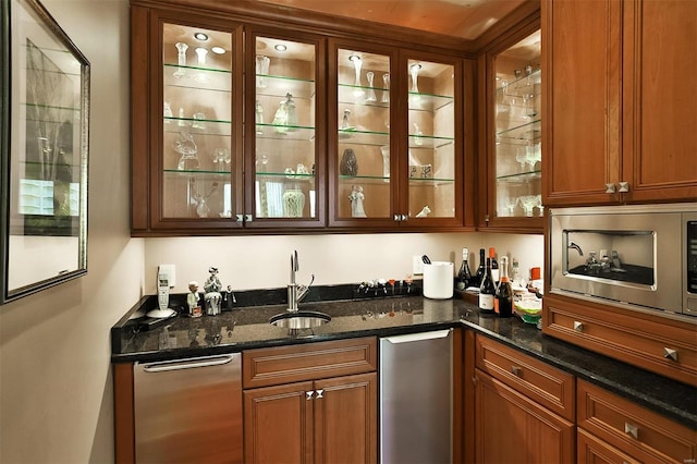 155 Carondelet Plz Unit 600, Saint Louis, MO 63105 - indoor wet bar with appliances with stainless steel finishes