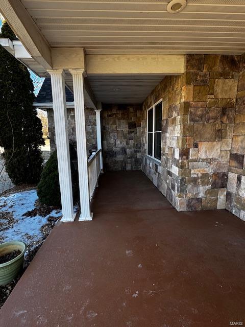 100 Walnut Ct, Saint Robert, MO 65584 - view of patio / terrace with a porch
