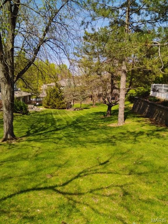 2316 Seven Pines Dr Unit 6, Saint Louis, MO 63146 - view of green lawn