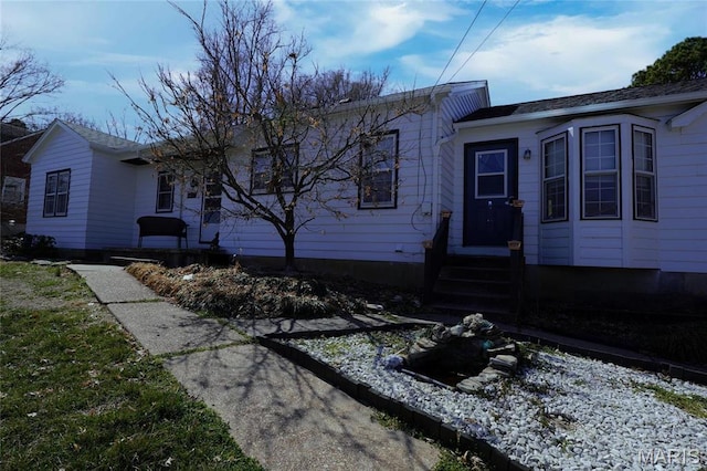 1014 Jefferson St, Hermann, MO 65041 - view of front of property with entry steps