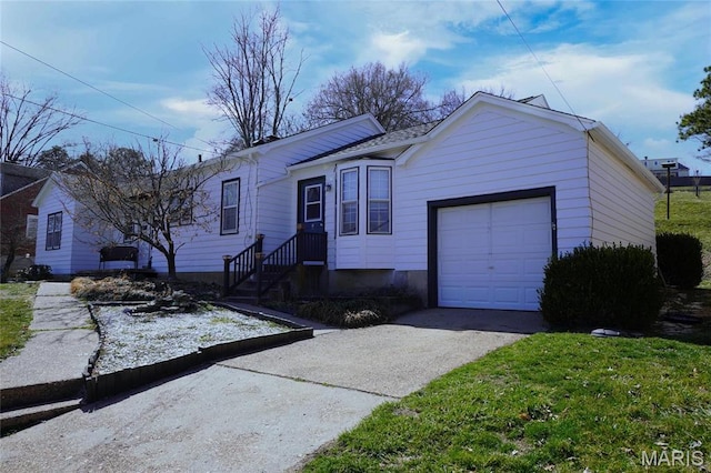 1014 Jefferson St, Hermann, MO 65041 - single story home with an attached garage and concrete driveway