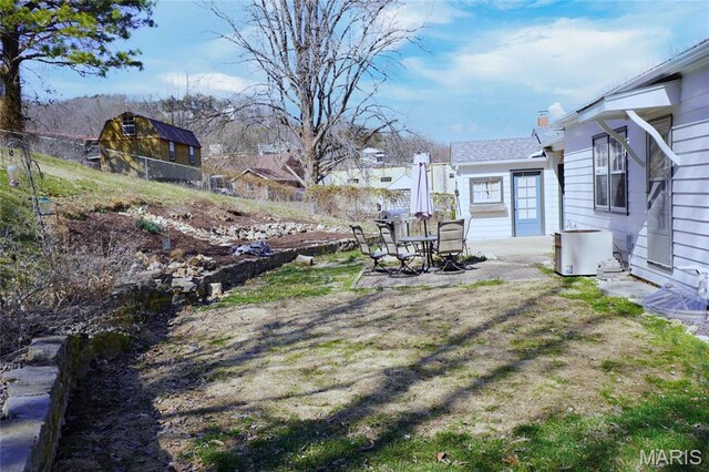 1014 Jefferson St, Hermann, MO 65041 - view of yard with a patio area
