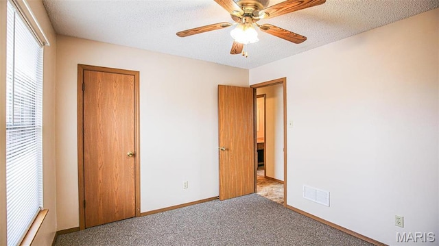 13060 Kimberly Ln, De Soto, MO 63020 - unfurnished bedroom featuring carpet, baseboards, a textured ceiling, a ceiling fan, and a closet