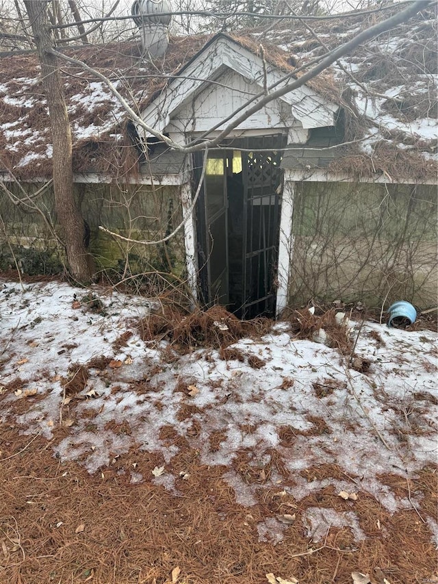 599 N Washington St, Farmington, MO 63640 - view of snow covered structure