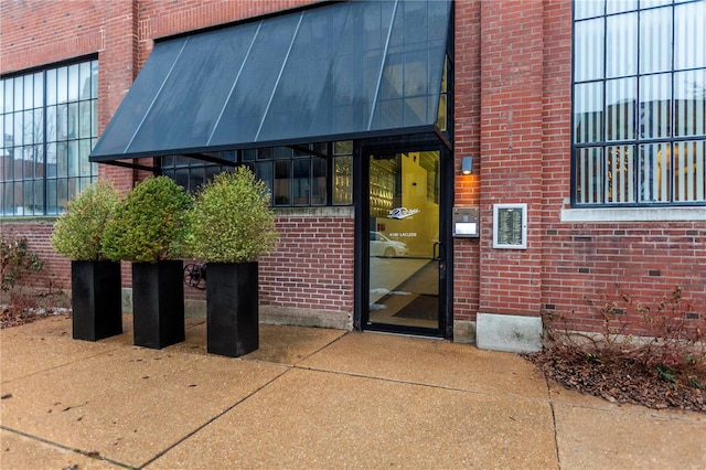 4100 Laclede Ave Unit 310, Saint Louis, MO 63108 - entrance to property featuring brick siding