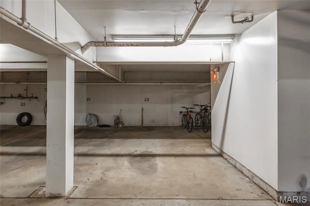 585 Coeur De Royale Dr Unit 206, Creve Coeur, MO 63141 - view of parking deck