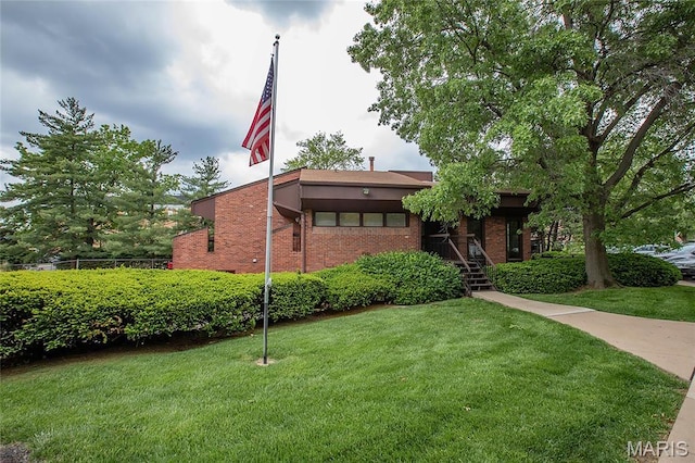 585 Coeur De Royale Dr Unit 206, Creve Coeur, MO 63141 - mid-century inspired home with brick siding and a front lawn
