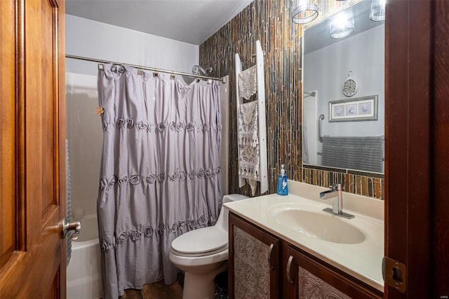 14 Club Ct, Union, MO 63084 - full bathroom featuring toilet, shower / tub combo, and vanity