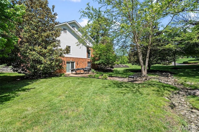 29 Spoede Ln, Creve Coeur, MO 63141 - view of green lawn
