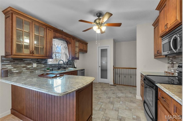 732 Woodridge Ln, Perryville, MO 63775 - kitchen featuring appliances with stainless steel finishes, a sink, a peninsula, tasteful backsplash, and a ceiling fan