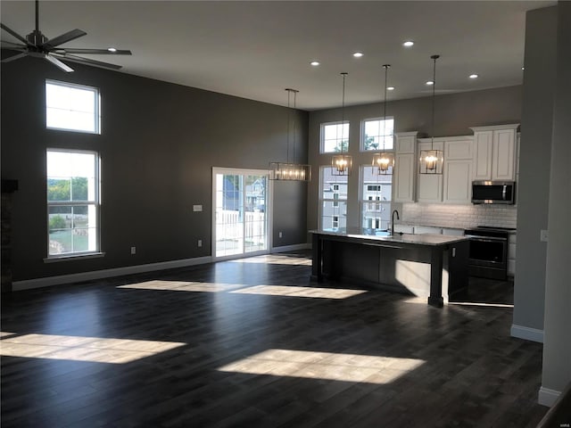 1605 Sugar Creek Dr, Festus, MO 63028 - kitchen with stainless steel appliances, open floor plan, a center island with sink, a high ceiling, and recessed lighting