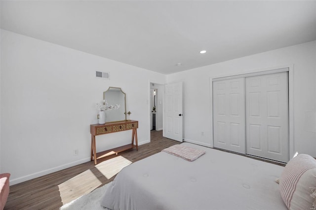 17 S Floridale Dr, Saint Louis, MO 63135 - bedroom featuring wood finished floors, baseboards, recessed lighting, and a closet