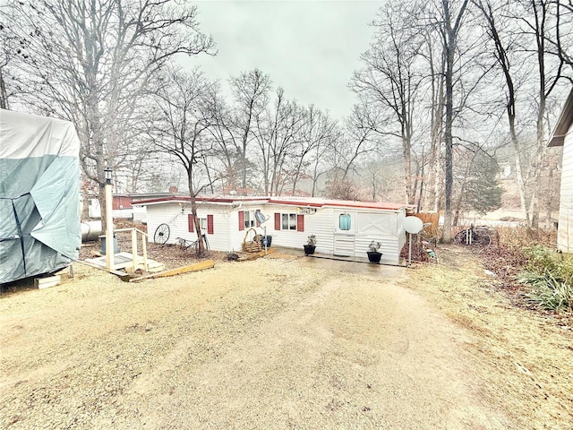 10063 Mockingbird Dr, Holiday Shores, MO 63624 - view of front of home with dirt driveway