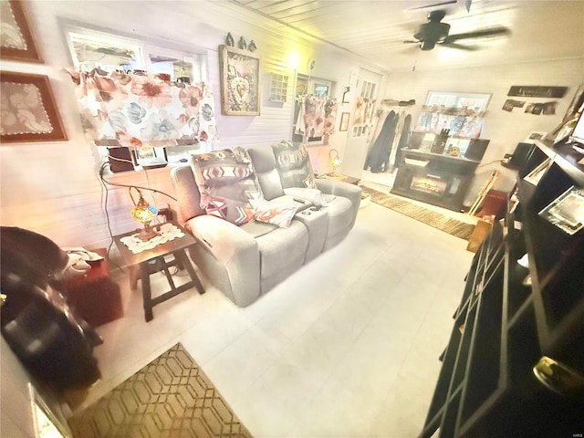 10063 Mockingbird Dr, Holiday Shores, MO 63624 - living area featuring a ceiling fan