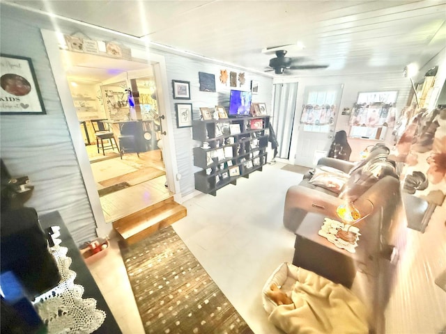 10063 Mockingbird Dr, Holiday Shores, MO 63624 - living room featuring a ceiling fan