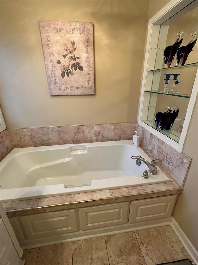 10 Cherokee Rdg, Sikeston, MO 63801 - bathroom with a bath