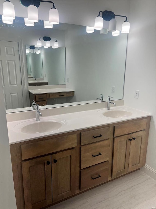 1066 Bloomfield Dr, Eureka, MO 63025 - full bath featuring double vanity