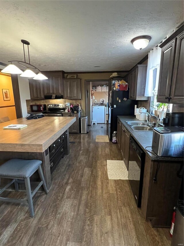 1539 Bcr 628, Puxico, MO 63960 - kitchen featuring washer / dryer, a sink, dark wood finished floors, black appliances, and dark brown cabinets