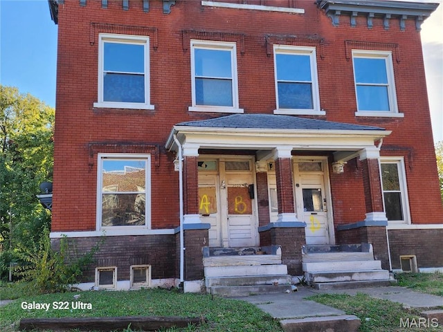 view of front of house with brick siding