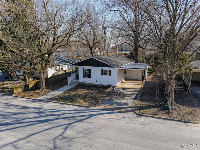 1052 6th St, West Plains, MO 65775 - view of front facade featuring driveway, a detached carport, and fence
