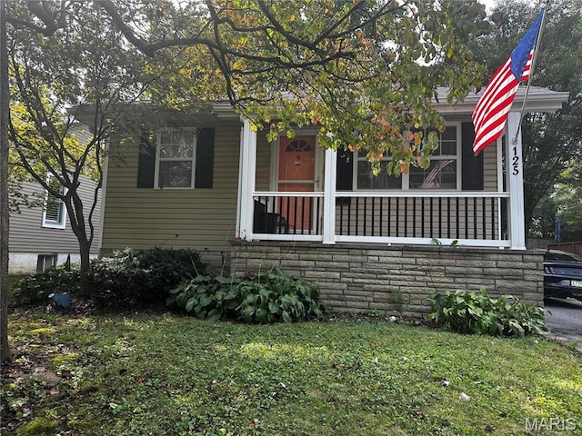 125 Hull Ave, Saint Louis, MO 63119 - view of front of house featuring a front yard