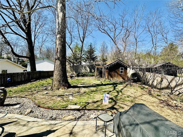 125 Hull Ave, Saint Louis, MO 63119 - fenced backyard with an outdoor structure and a shed